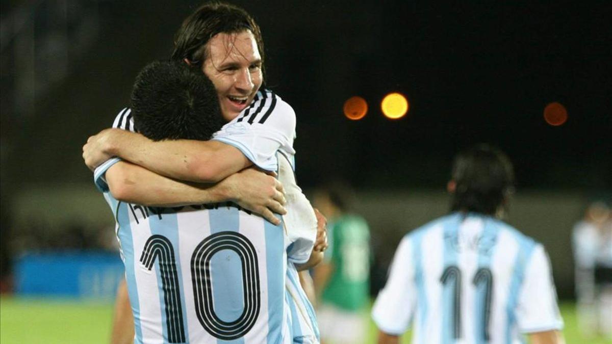 Lionel Messi y Juan Román Riquelme jugaron juntos en la selección de Argentina