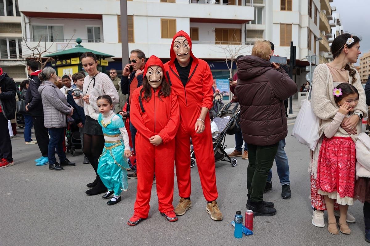 Búscate en las imágenes de la rúa de Carnaval de Ibiza