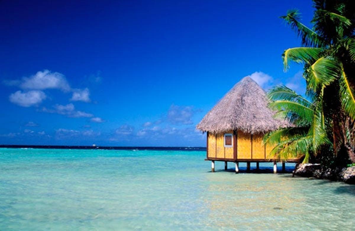 Bungalow en Manihi, atolón de las Tuamotu. Bungalow en Manihi, atolón de las Tuamotu.