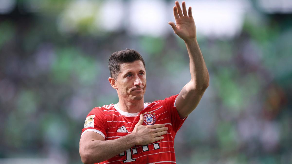 Lewandowski se despide de la hinchada del Bayern en el último partido de la Bundesliga en Wolsfburgo.