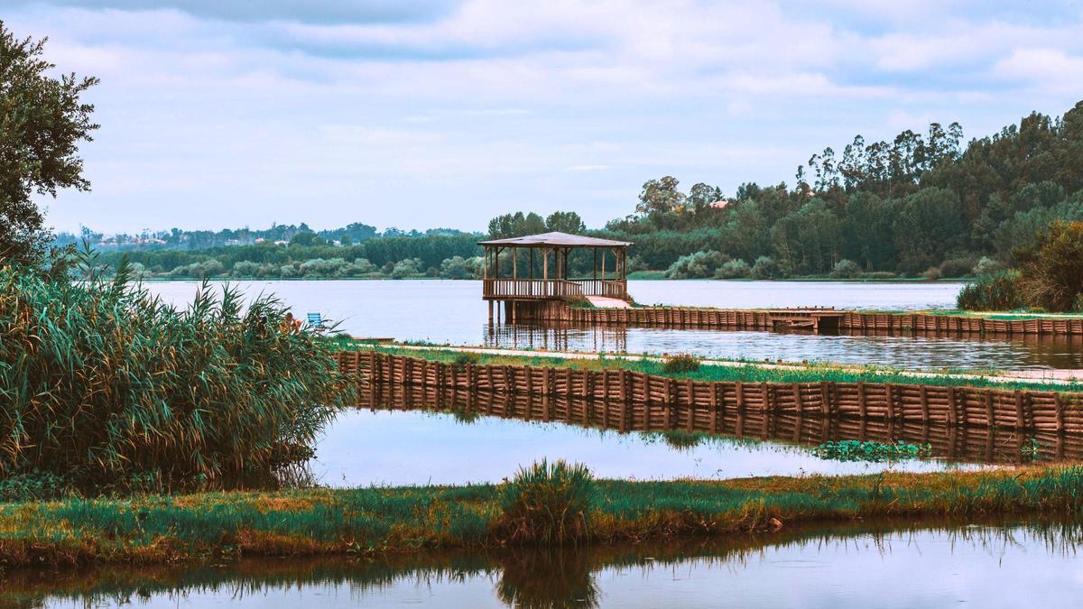 La laguna más grande de la Península Ibérica tiene rutas de senderismo perfectas para hacer en familia