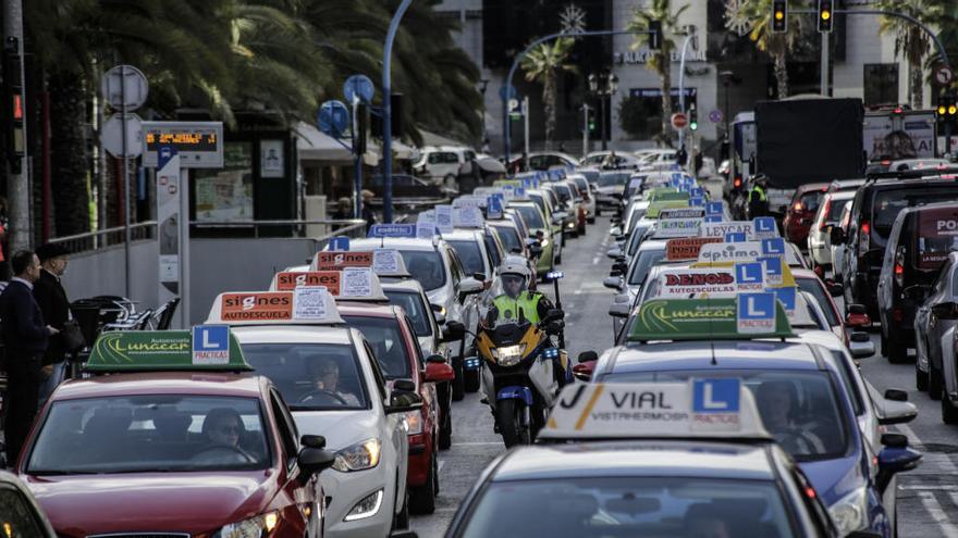 Los examinadores de Tráfico desconvocan la huelga