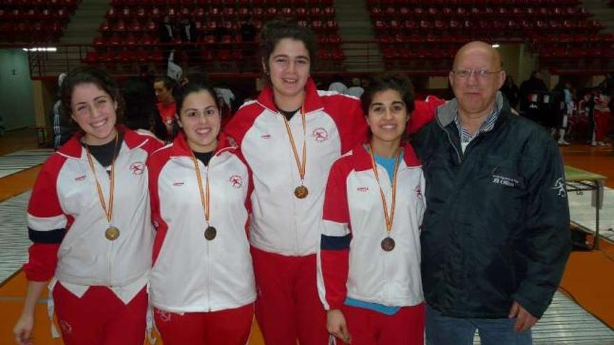 De izquierda a derecha, Pilar Anibarro, Laura Caballero, Judith Rodríguez, María Mariño y Manuel Mariño.