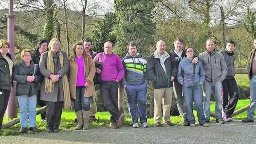 Un grupo de mariscadores, ayer, en Villaviciosa.