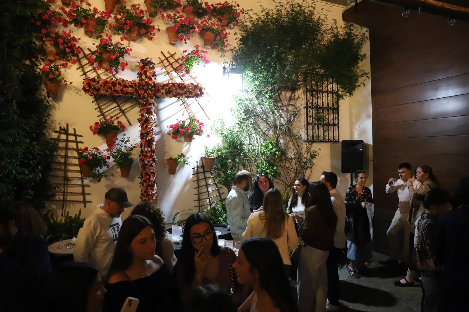 La tercera noche de cruces, en imágenes