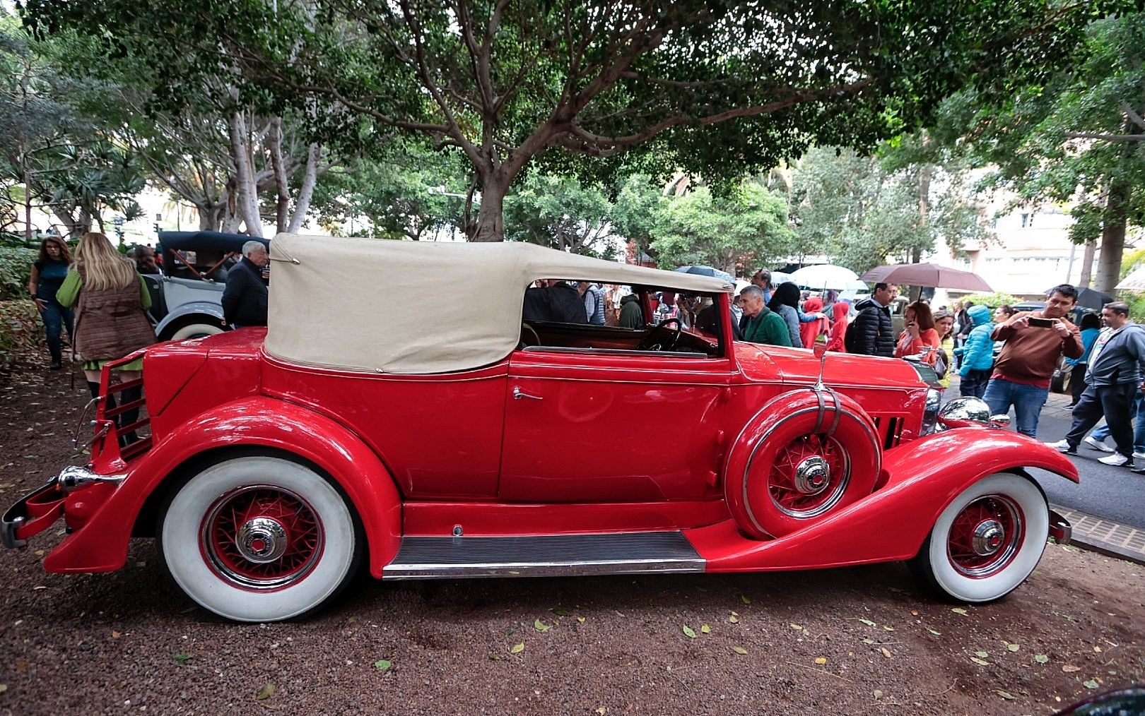 Exhibición de coches antiguos en el Carnaval de Santa Cruz de Tenerife