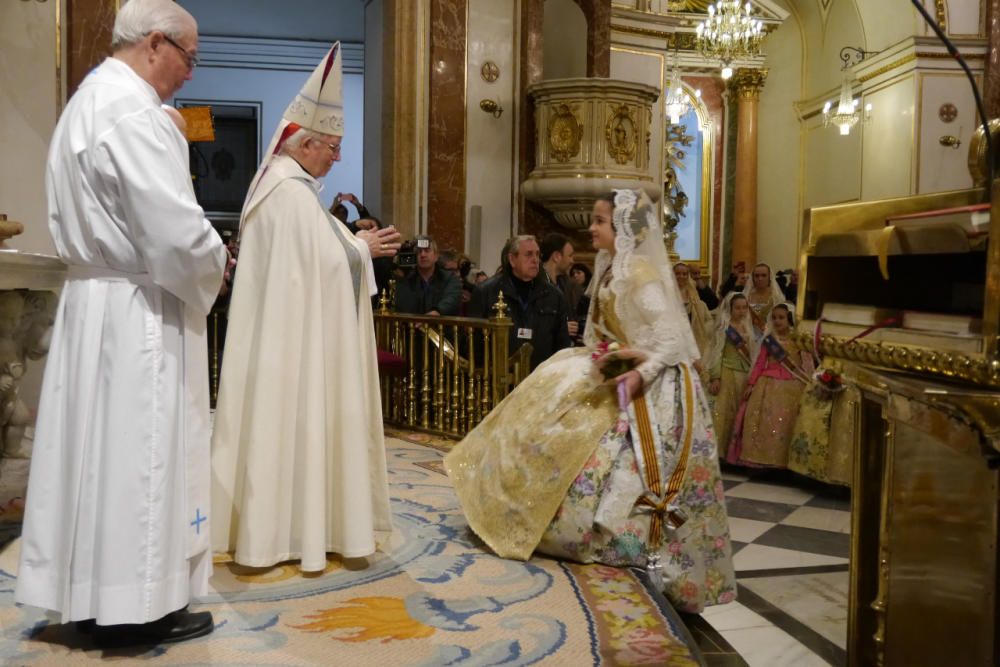 Así desfiló Sofía Soler y la comitiva oficial en la Ofrenda