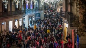 Ambiente de compras esta semana previa a Reyes en el centro de Barcelona.