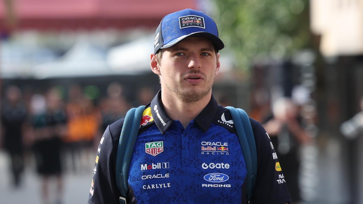 Max Verstappen en el 'paddock' de Bahréin