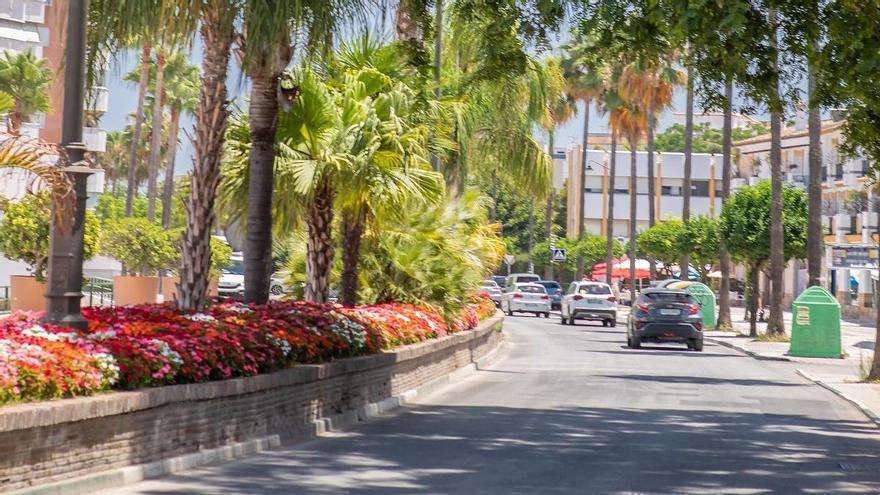 Estepona pavimenta medio centenar de calles del casco urbano y el extrarradio