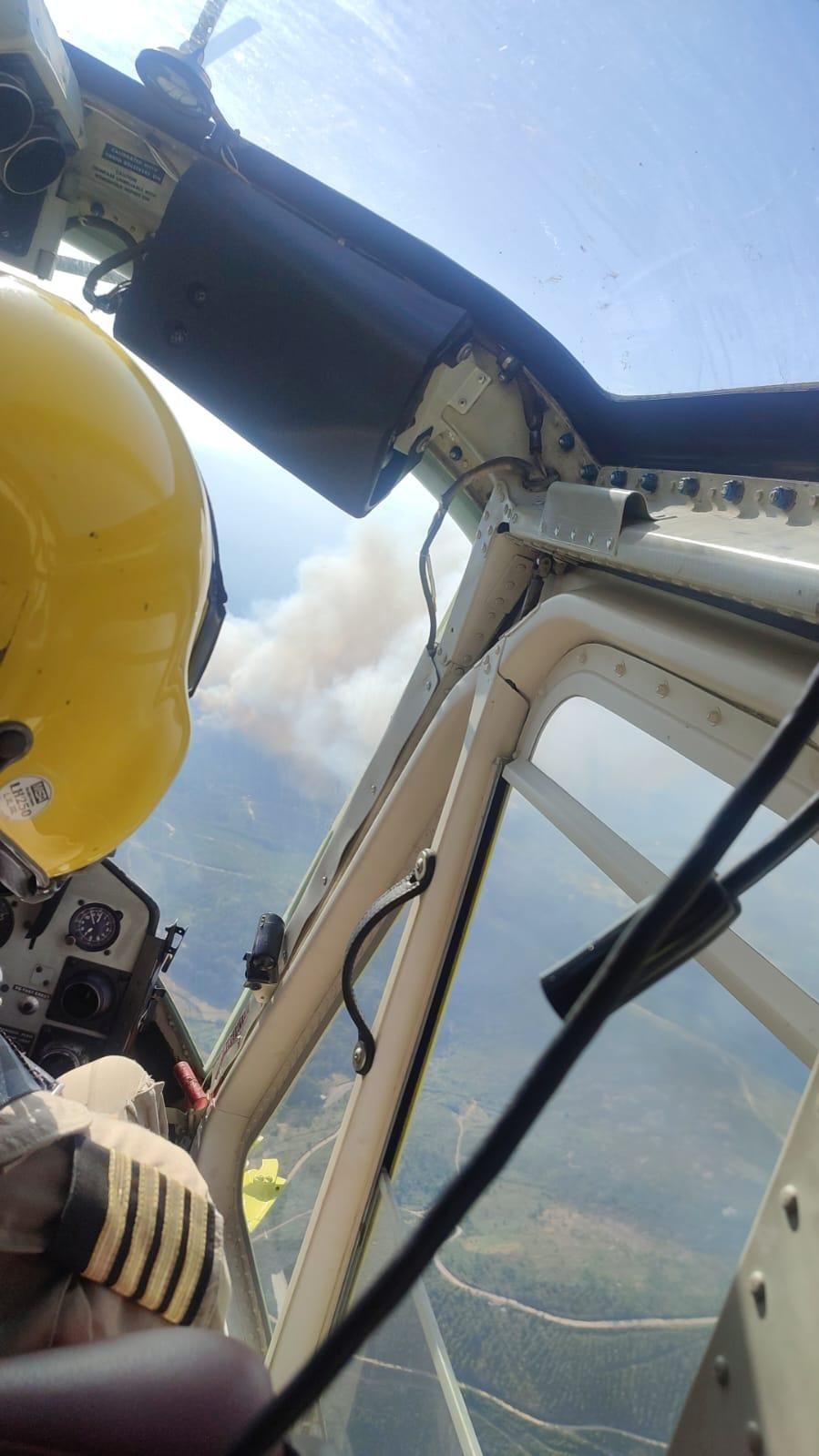 Un incendio cerca la A-52 a su paso por As Neves