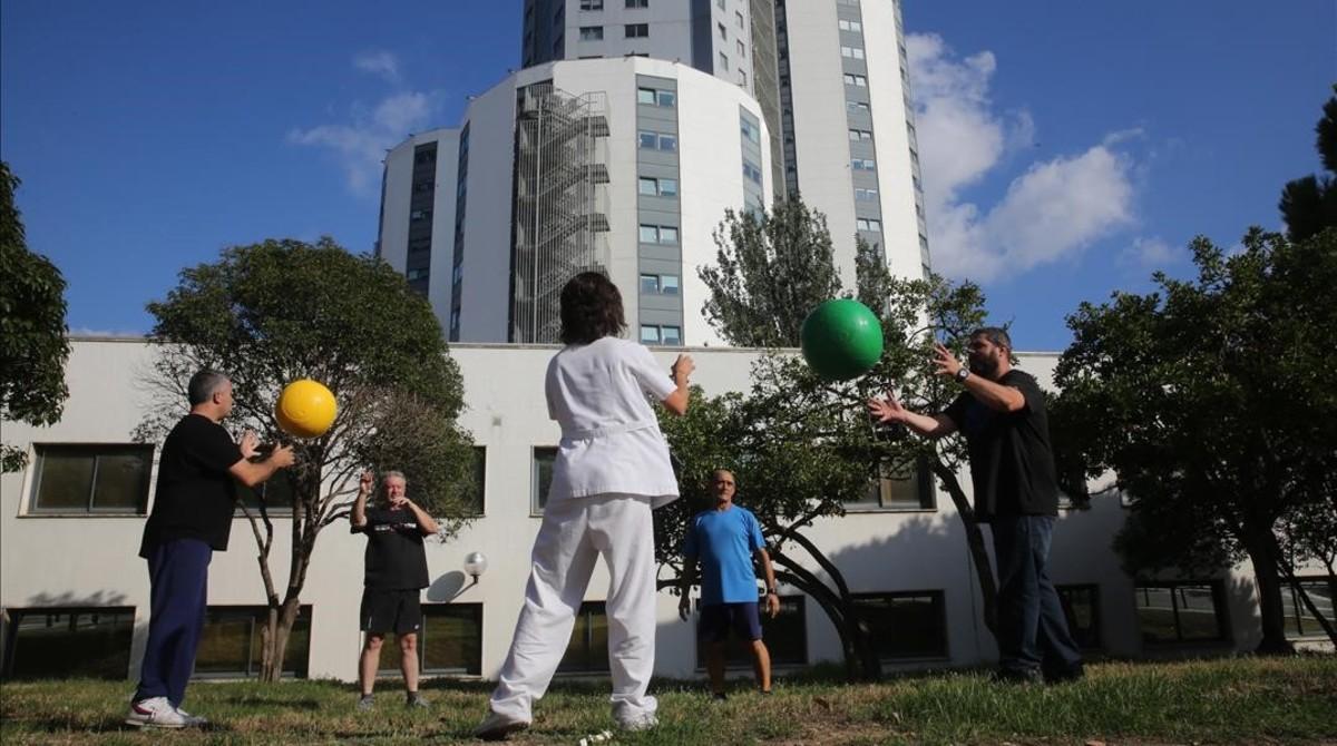 Práctica de rehaqbilitación cardiaca en el Hospital de Bellvitge.