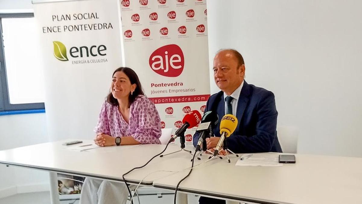 Valeria Giráldez, de AJE Pontevedra, y Antonio Casal, director territorial de Ence en Galicia, esta mañana en la presentación de la nueva edición de la aceleradora.