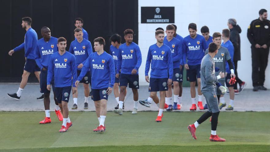 Cuatro jugadores del Valencia CF, al borde de la suspensión