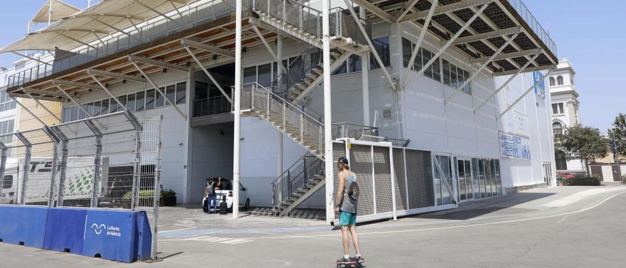 Las oficinas del Cemas aún sin montar se ubicarán en la base del Alinghi de la Marina.