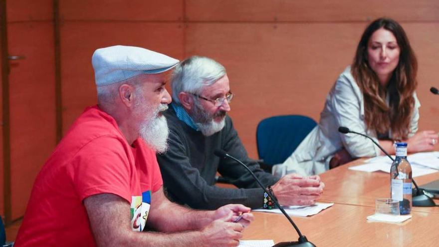 De izquierda a derecha, Javier Arjona, Toni Celorio y Belén González.