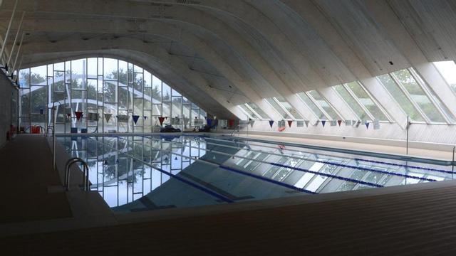 La piscina municipal de Balea, en obras para la mejora de las instalaciones.