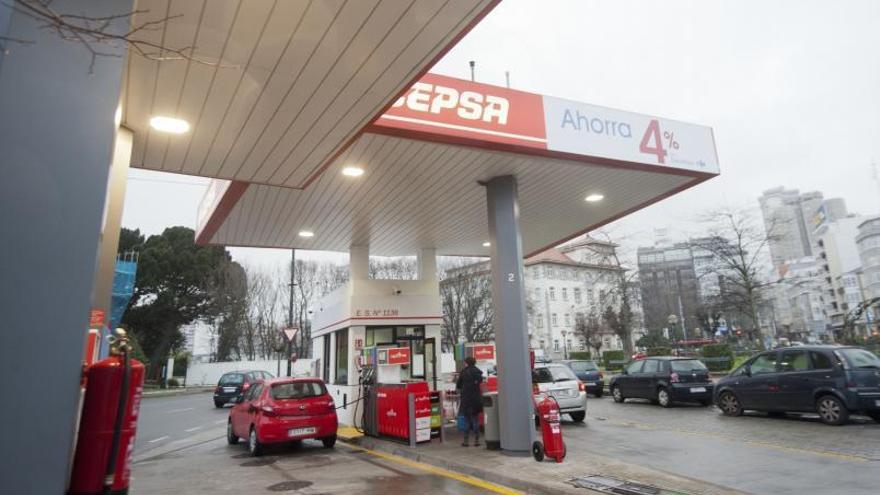 Estación de servicio de carburantes, parte de cuyos impuestos se ceden a los ayuntamientos.