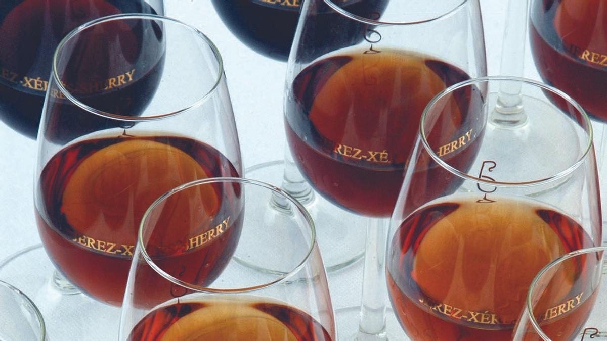 Archivo - Copas de vino de Jerez