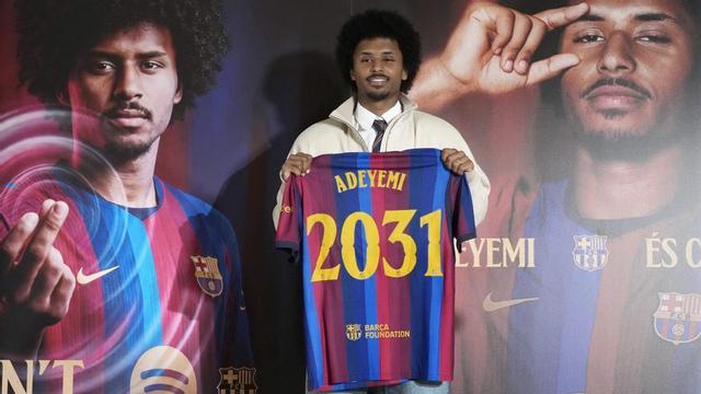 Karim Adeyemi, ahir durant la presentació com a jugador del Barça. | ENRIC FONTCUBERTA / EFE