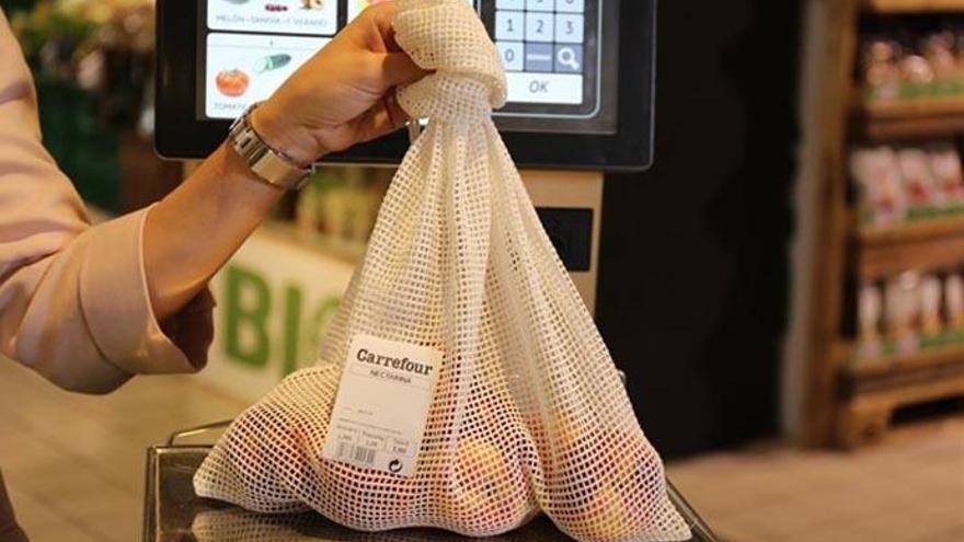 Carrefour lanza una malla de algodón como alternativa a las bolsas de plástico de frutería