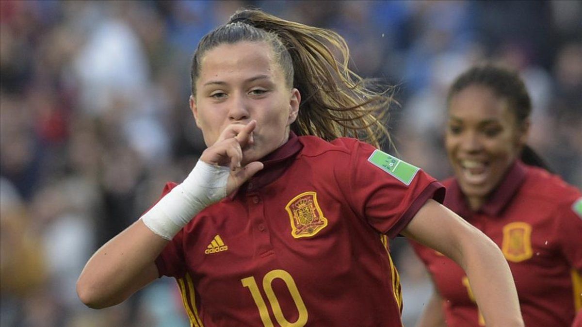 Claudia Pina en un partido con la selección española