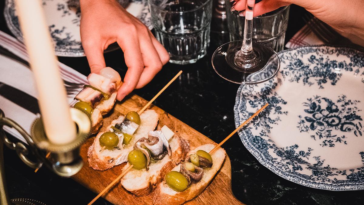 La Vieja del Visillo, una propuesta que aúna buena comida, cócteles atractivos y un ambiente agradable que invita a conversar.