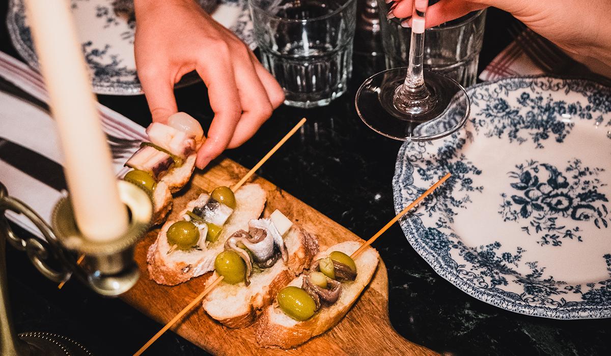 La Vieja del Visillo, una propuesta que aúna buena comida, cócteles atractivos y un ambiente agradable que invita a conversar.