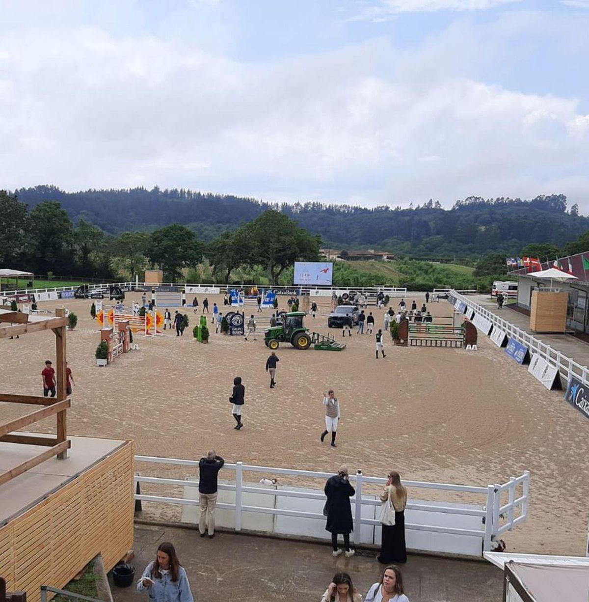 Ambiente en la pista de Maeza. | L. PALACIOS