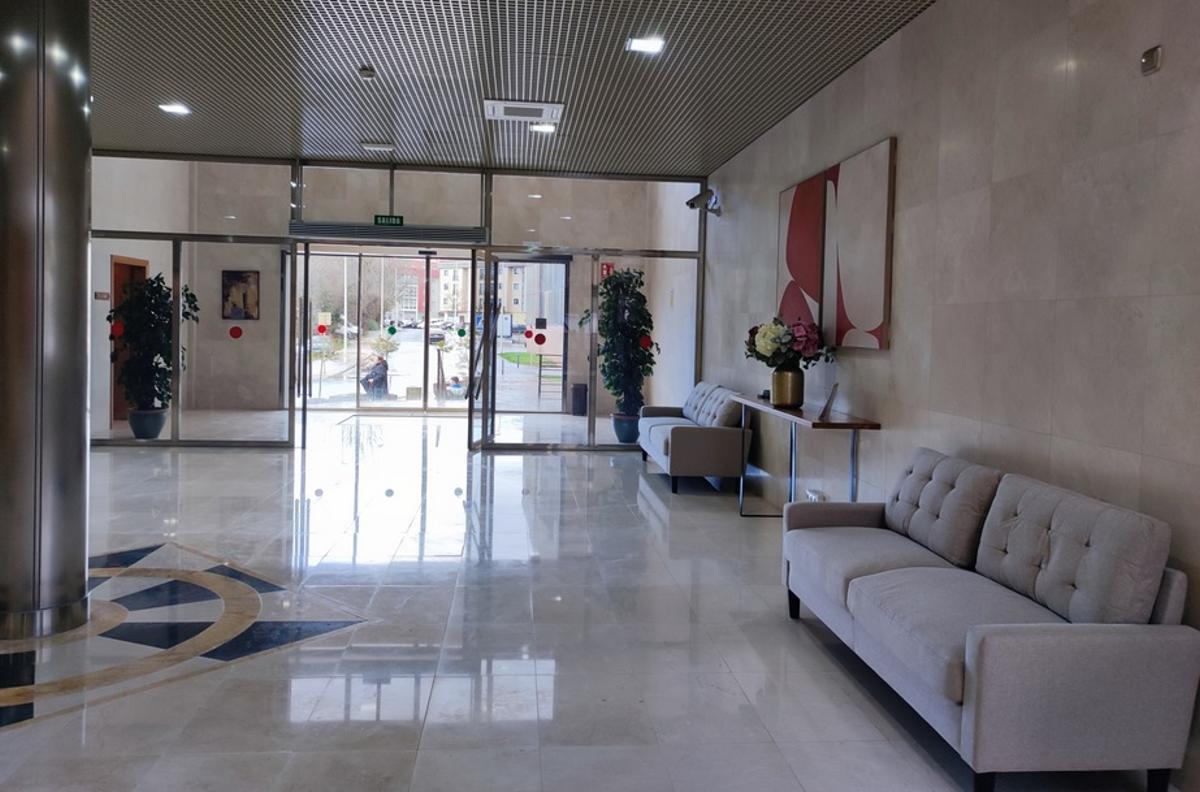 Entrada del tanatorio de Pompas Fúnebres en Sada.