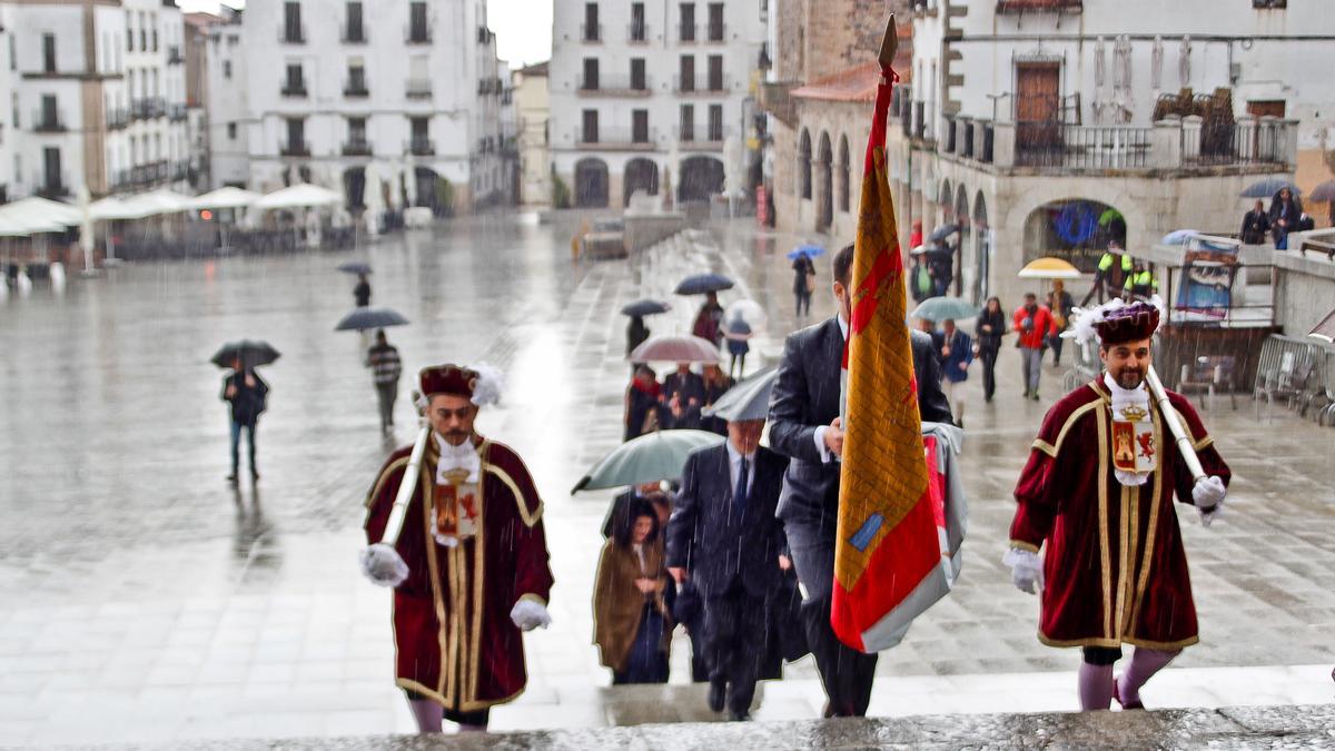 A Tremolar. Durante los festejos del patrón de Cáceres se exhibe este emblema de la ciudad.