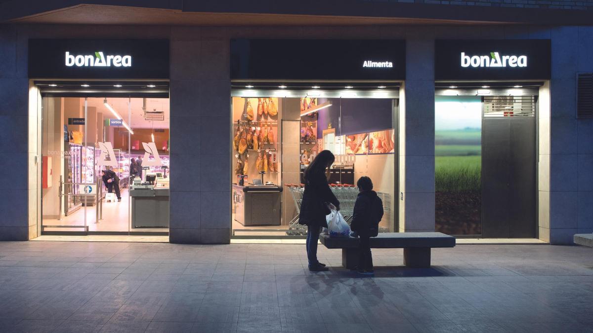 El exterior de una tienda BonÀrea