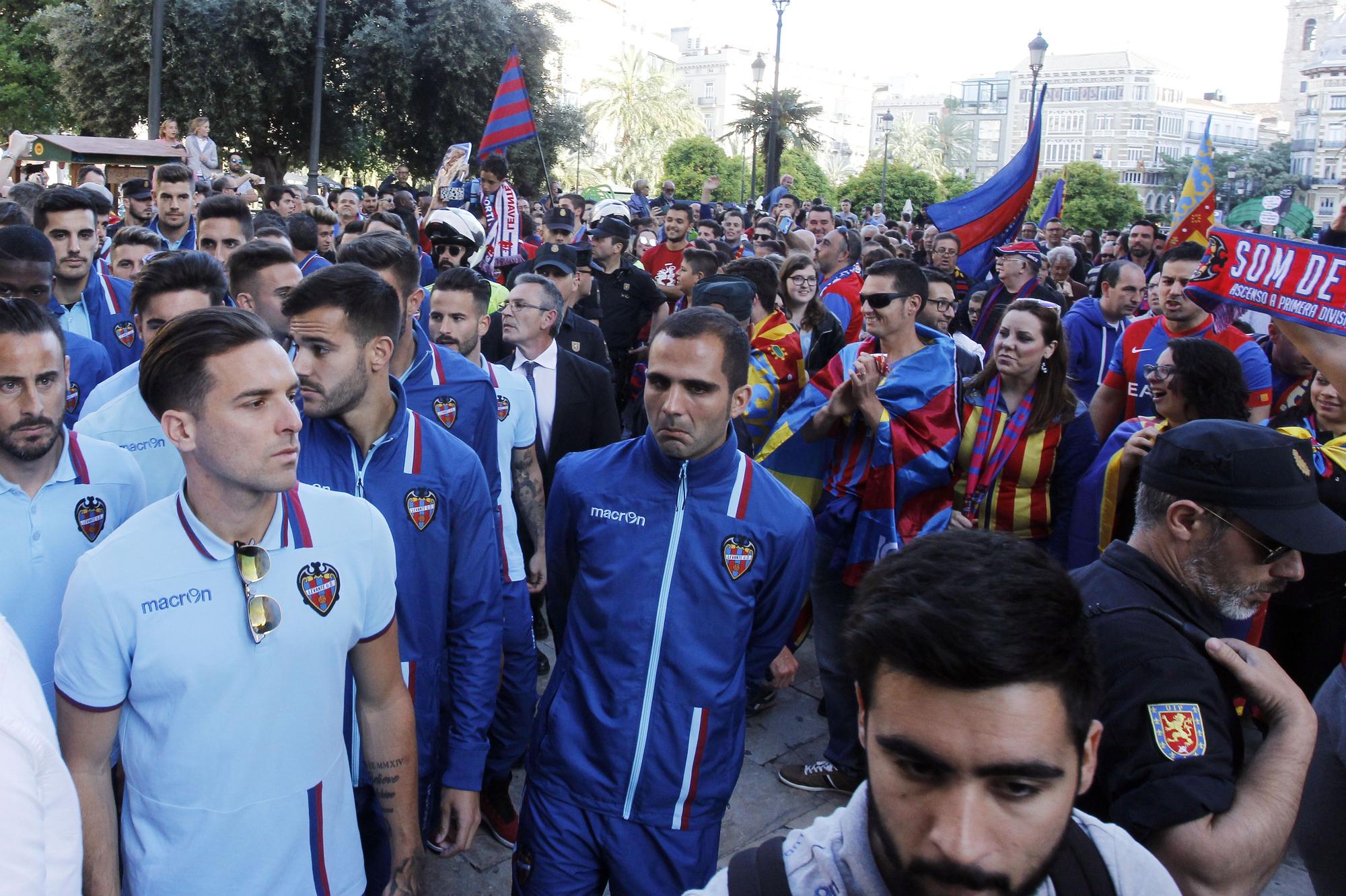 Rememora anteriores ascensos del Levante con imágenes ya históricas