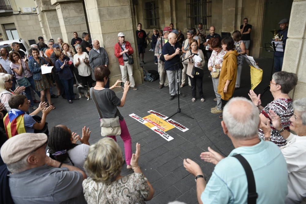 La plaça Major de Manresa s'omple per l'1-O