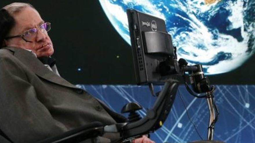 Stephen Hawking revolucionó la física teórica.