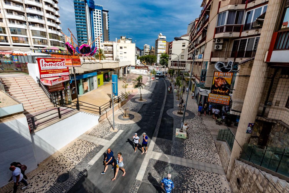 Benidorm abre al paso de peatones la plaza Triangular tras la reforma