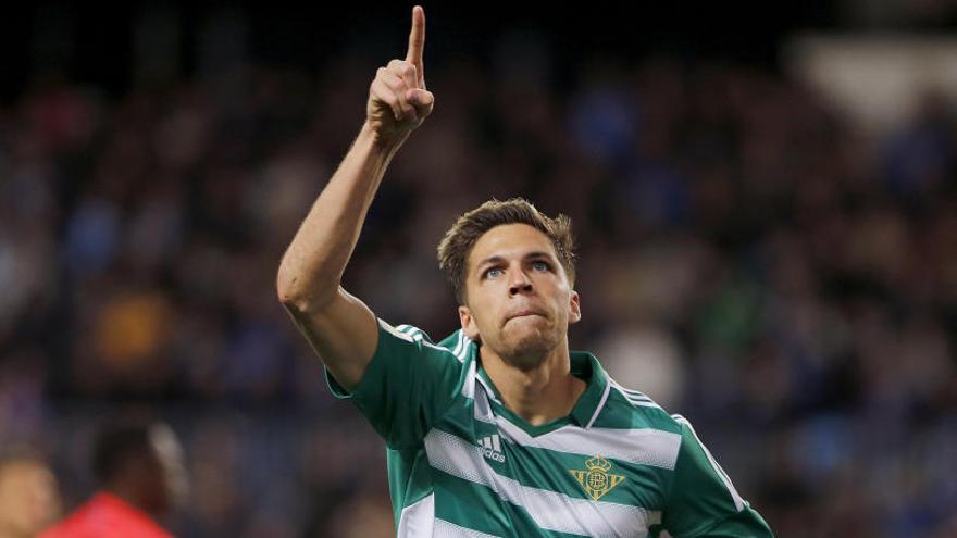 Jonas Martin celebra el primer gol del Betis.