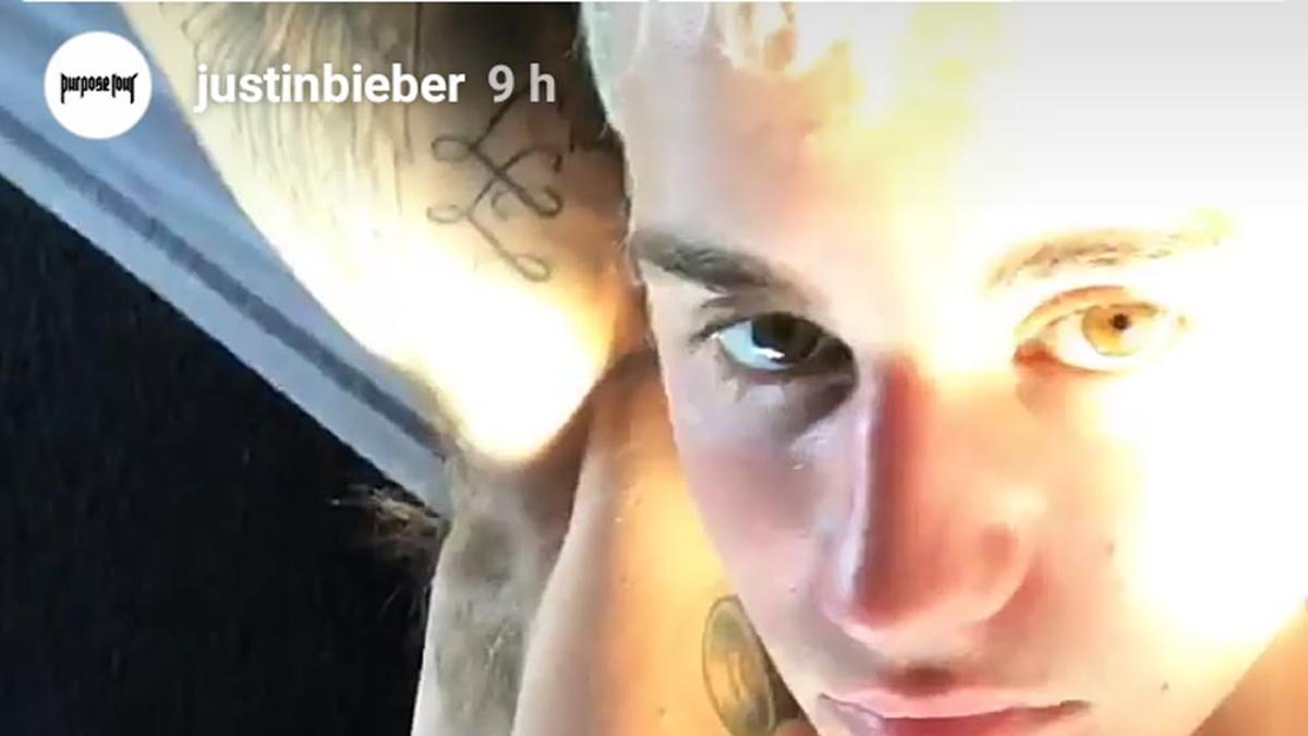 Justin Bieber luce sus nuevos tatuajes