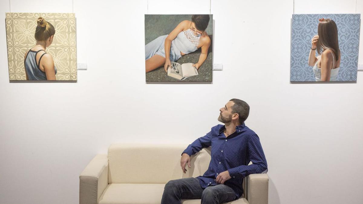 El creador Marc Figueras va ser present a la inauguració de la seva exposició a Figueres. | EDUARD MARTÍ