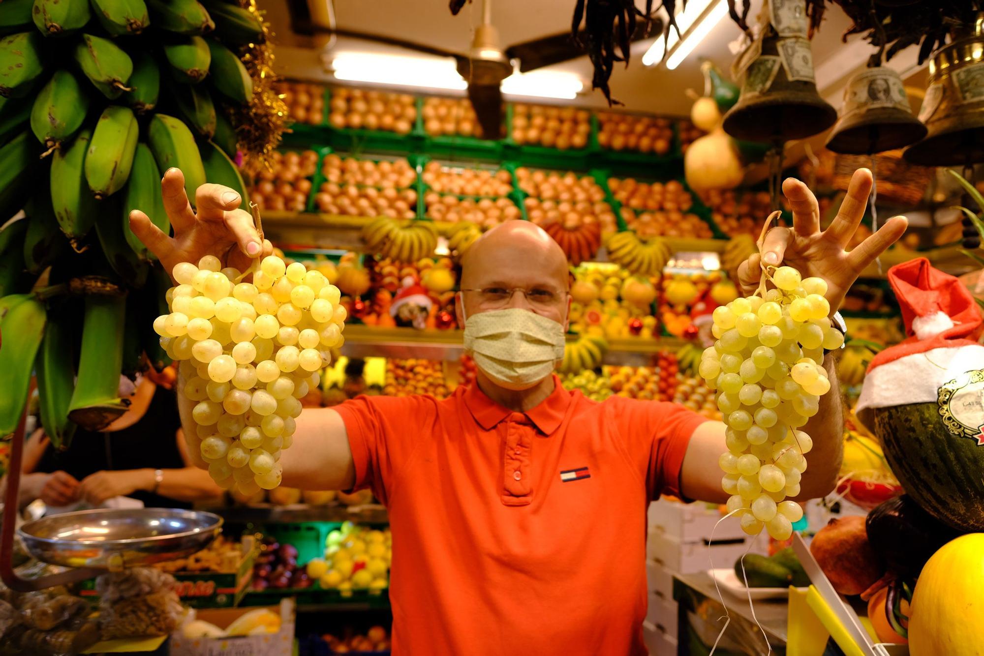 Venta de uvas para fin de año en el Mercado Central