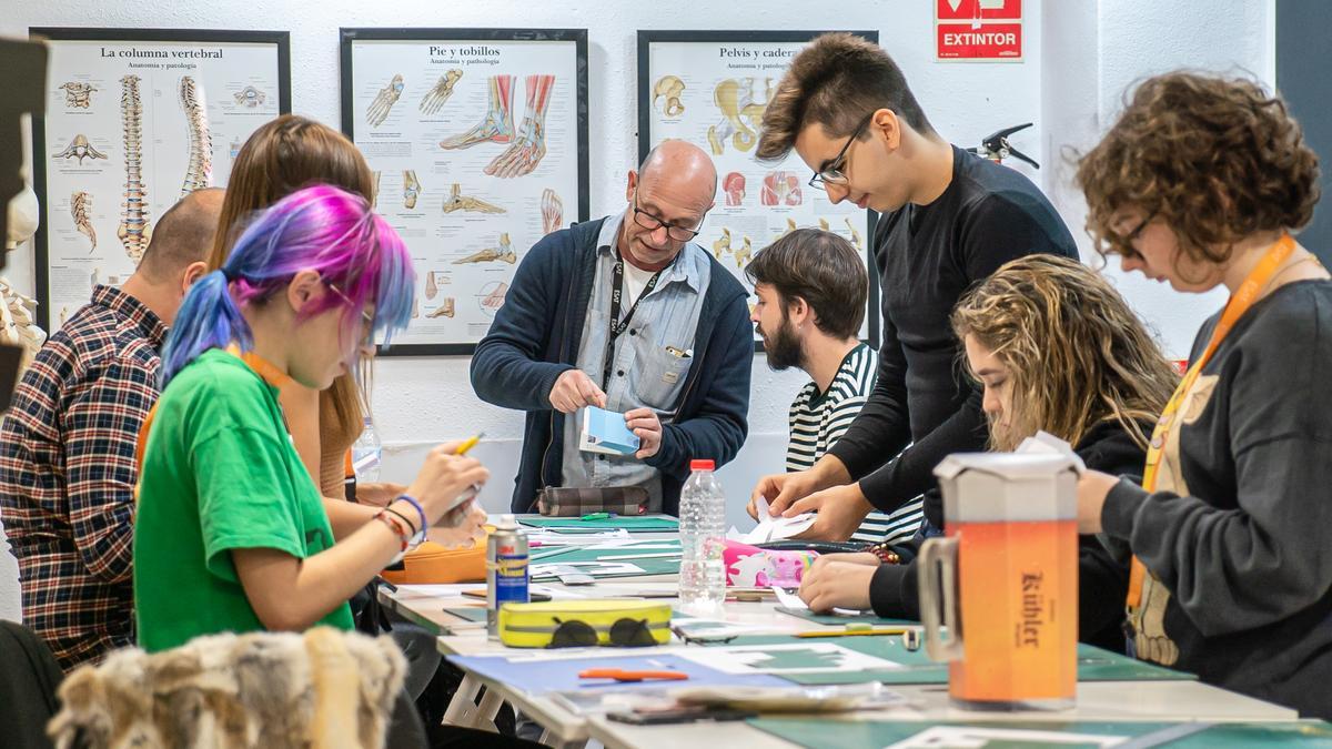 La carrera de Arte y Diseño de ESAT Valencia prepara al alumnado para su carrera profesional.