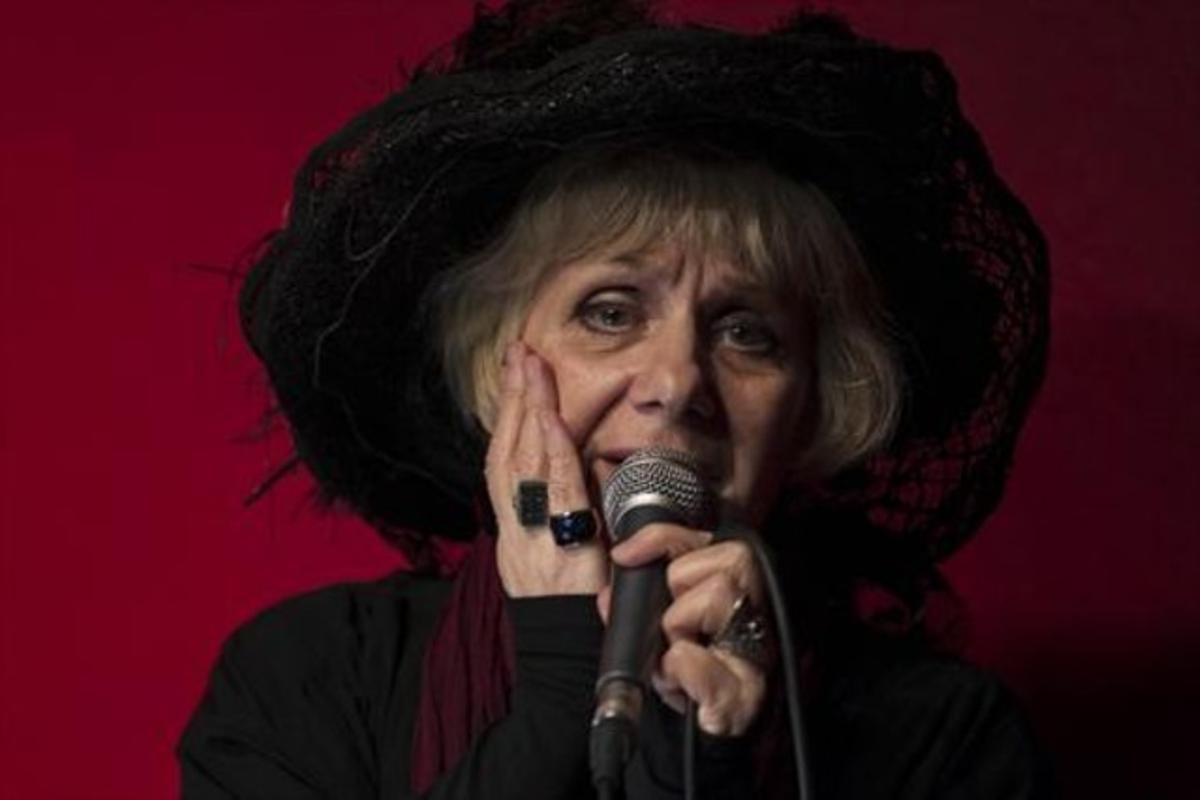 Actuació de cabaret de Liudmila Petruixévskaia  a Heliogàbal.