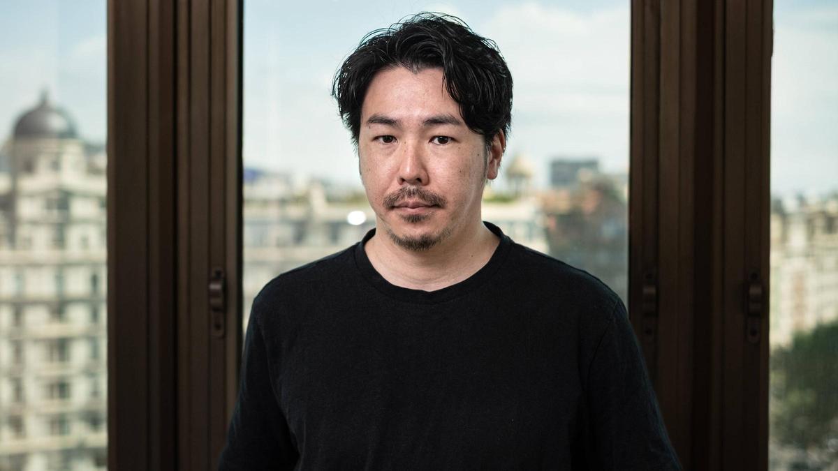 El chef Kouichi Kuwabara, que dirigió el restaurante con una estrella Michelin Scapar, en una de las salas del despacho especializado en derecho laboral y administrativo Novacelona.