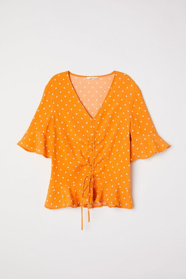 Blusa mostaza de lunares, de H&M