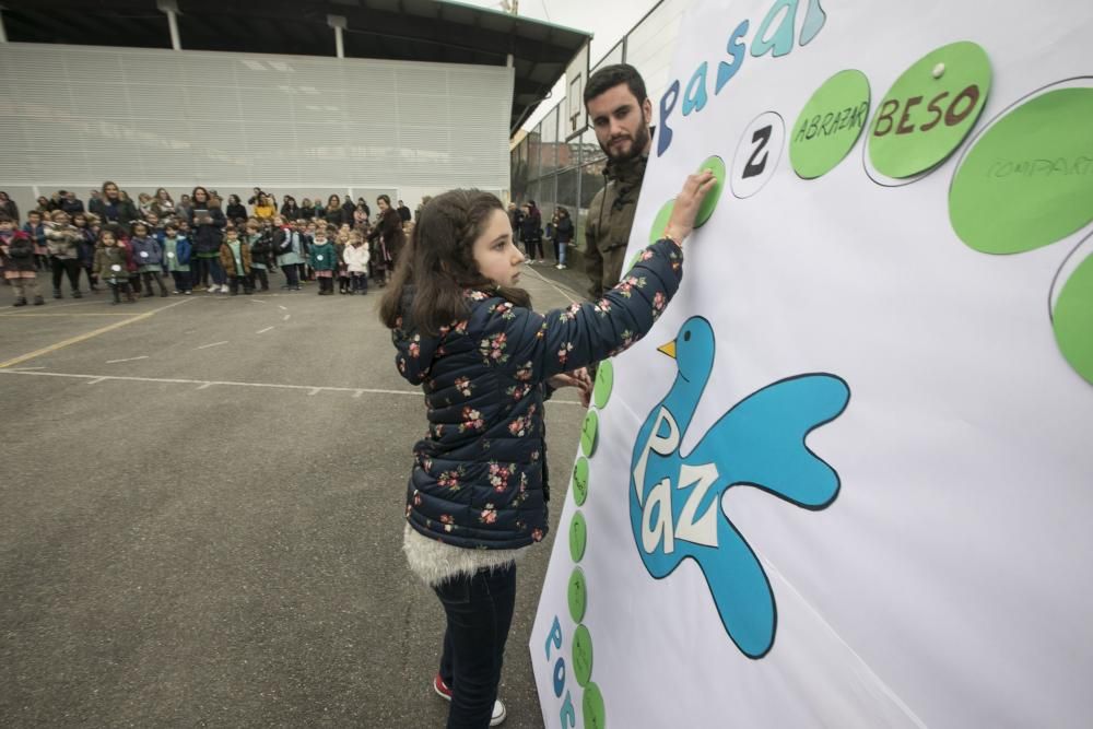 Día de la paz en el colegio de Veneranda Manzano, en Oviedo