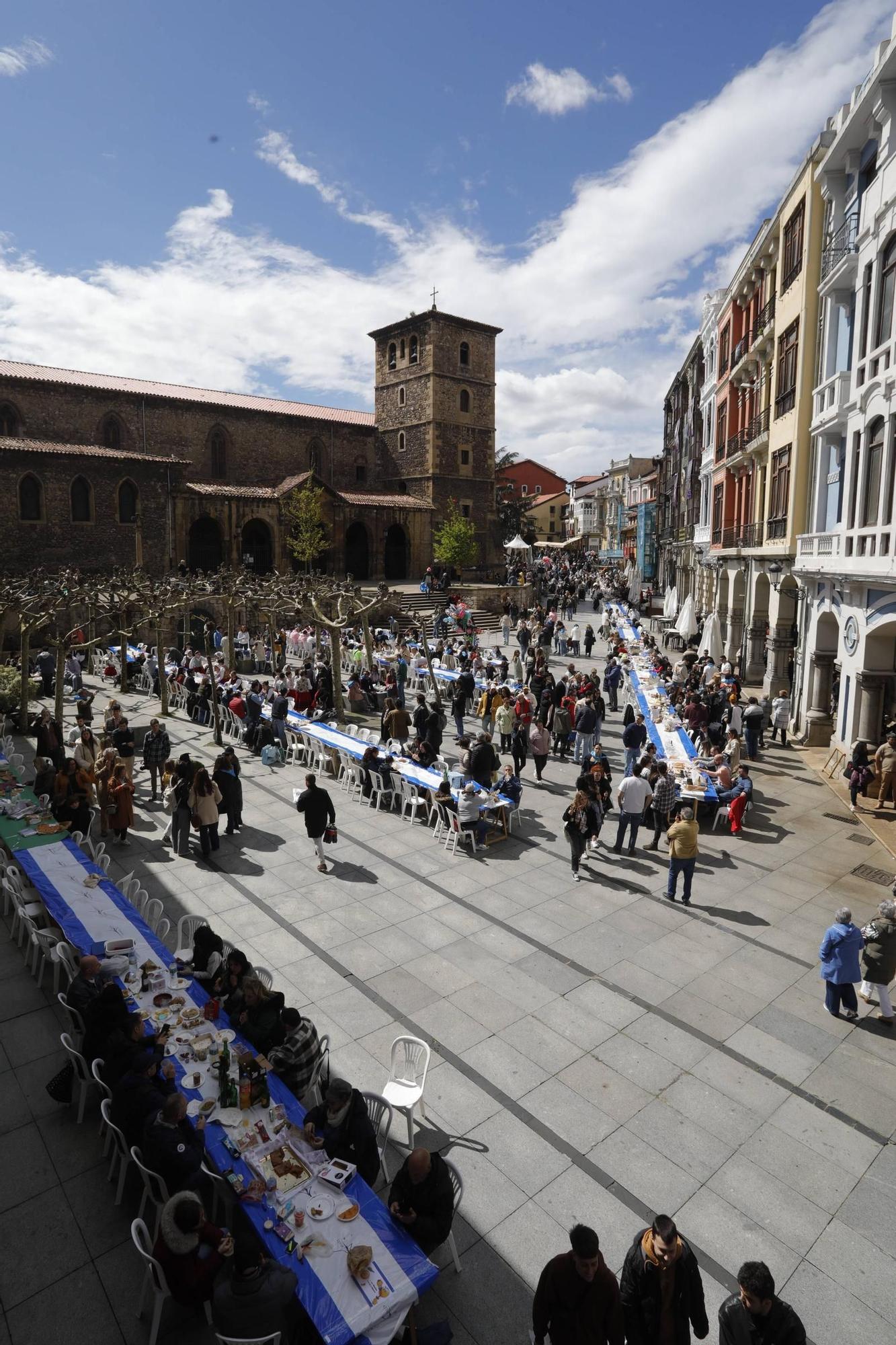 EN IMÁGENES: el ambiente en la Comida en la Calle de Avilés