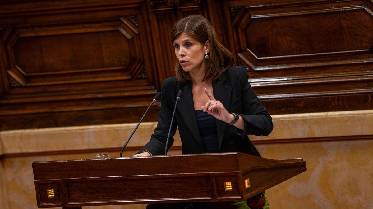 La portavoz de ERC en el Parlament, Marta Vilalta, en el hemiciclo.