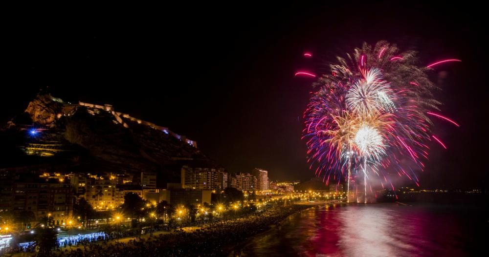 Fuegos cromáticos la primera noche