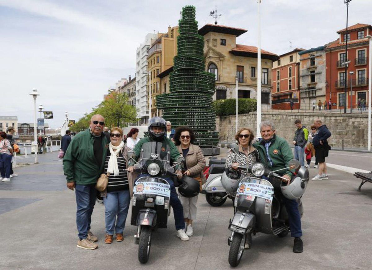 Gijón fascina a las Vespas
