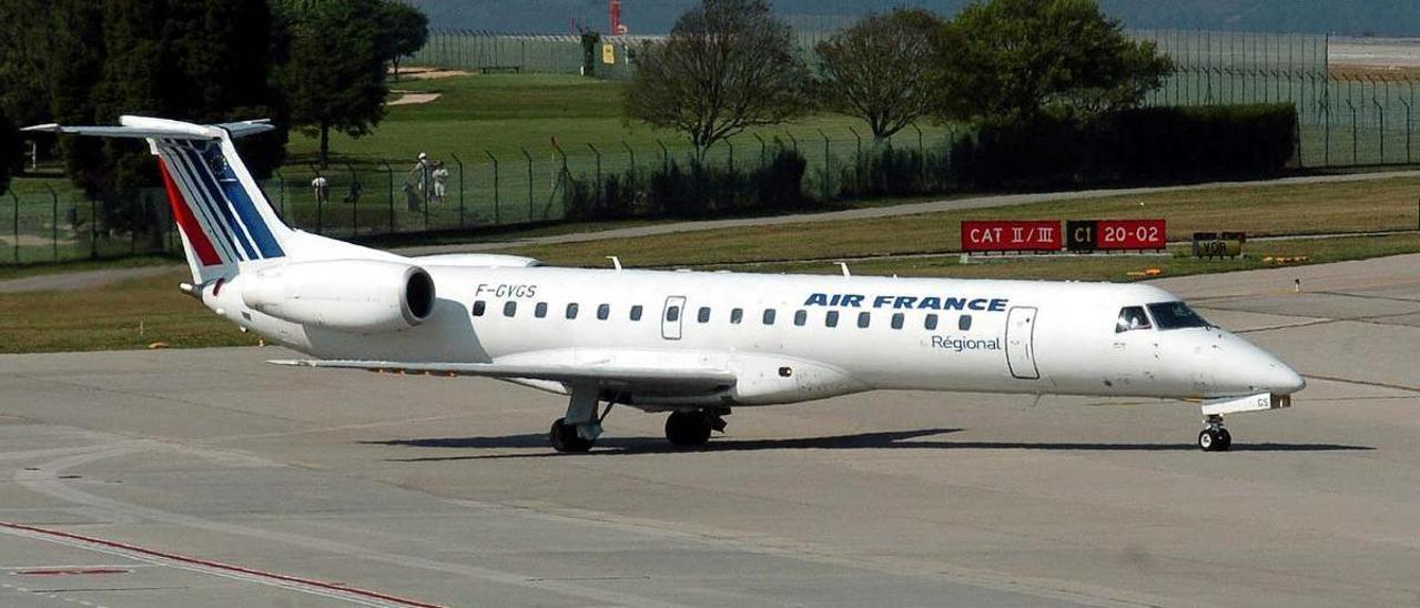 Un avión de Air France en el aeropuerto de Vigo en 2009.
